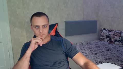 Snapshot of lucky_guy99 chatting on September 21, 6:01 pm Ethan online show from September 21, 6:01 pm