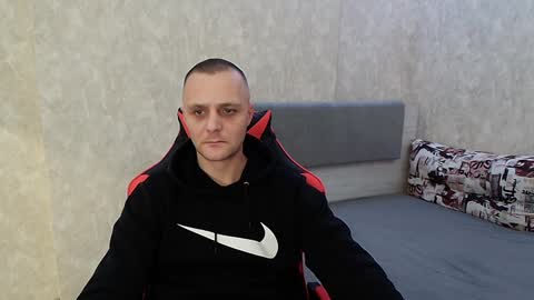 Snapshot of lucky_guy99 chatting on December 10, 10:05 pm Ethan online show from December 10, 10:05 pm