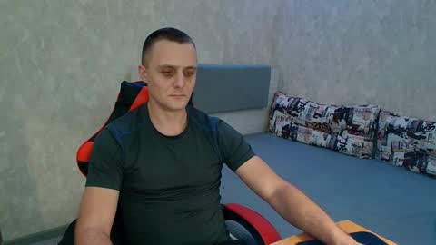 Snapshot of lucky_guy99 chatting on January 8, 3:40 am Ethan online show from January 8, 3:40 am