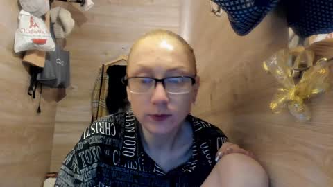 lucky_licky20 online show from December 20, 4:42 am