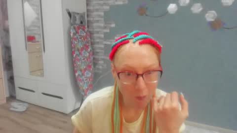 lucky_licky20 online show from September 12, 2:46 am