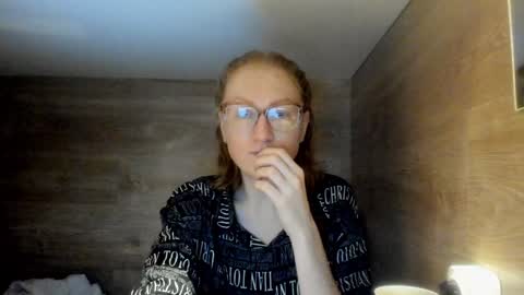 lucky_licky20 online show from January 19, 5:15 am