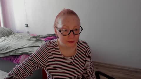 lucky_licky20 online show from February 8, 4:47 am