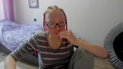 lucky_licky20 online show from February 19, 6:11 am