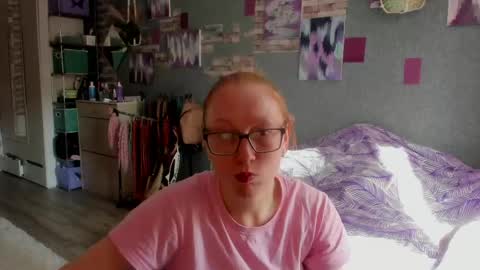 lucky_licky20 online show from May 16, 3:36 am