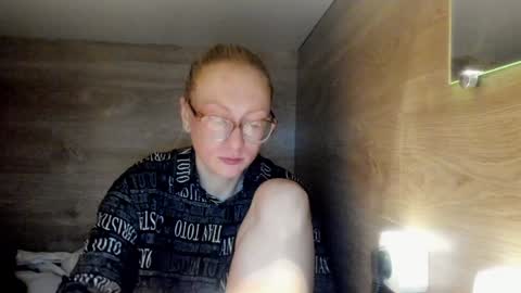 lucky_licky20 online show from January 12, 3:07 am