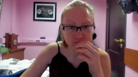 lucky_licky20 online show from February 27, 3:51 am
