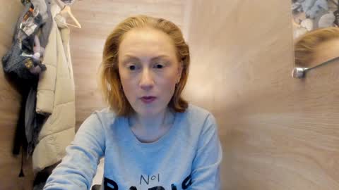 lucky_licky20 online show from December 13, 4:11 am