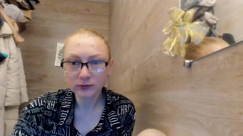 lucky_licky20 online show from December 19, 4:45 am