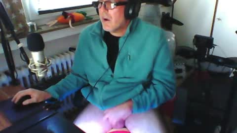        call me  Stefan online show from July 3, 5:18 pm