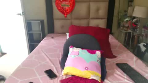 Snapshot of luckyisa chatting on February 18, 8:16 am angelisa online show from February 18, 8:16 am