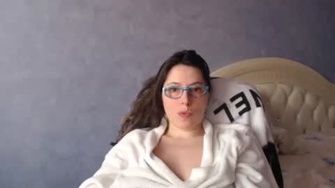 luckylinda23 online show from March 5, 12:00 pm