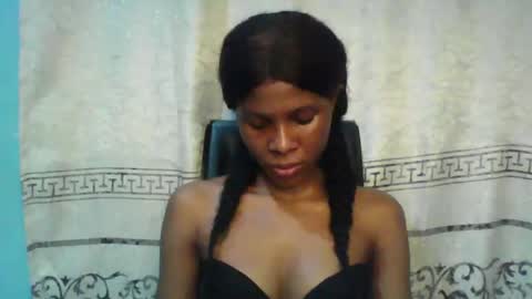 Snapshot of luckymadequeen chatting on March 5, 10:21 pm Gloria online show from March 5, 10:21 pm