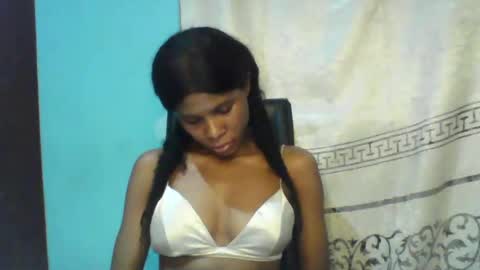 Snapshot of luckymadequeen chatting on February 3, 6:34 am Gloria online show from February 3, 6:34 am