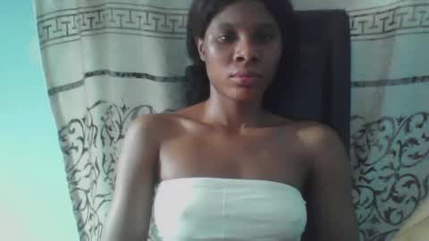 Snapshot of luckymadequeen chatting on February 13, 3:35 pm Gloria online show from February 13, 3:35 pm