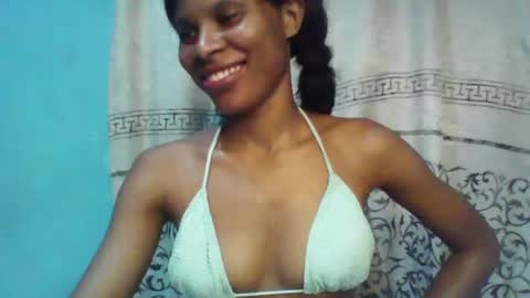 Snapshot of luckymadequeen chatting on February 21, 11:10 pm Gloria online show from February 21, 11:10 pm
