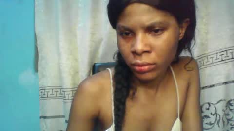 Snapshot of luckymadequeen chatting on February 3, 3:20 am Gloria online show from February 3, 3:20 am