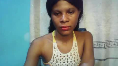 Snapshot of luckymadequeen chatting on February 4, 1:02 am Gloria online show from February 4, 1:02 am