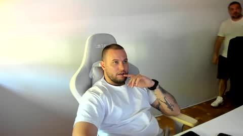luckymikey90 online show from May 6, 10:10 am