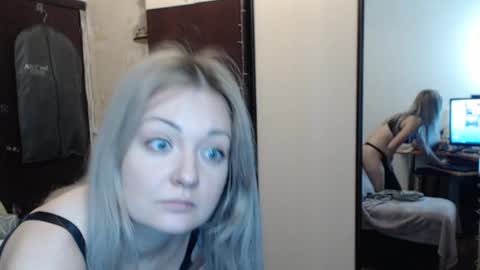 Snapshot of luckyshotgirl chatting on December 11, 8:50 pm LuckyShot online show from December 11, 8:50 pm