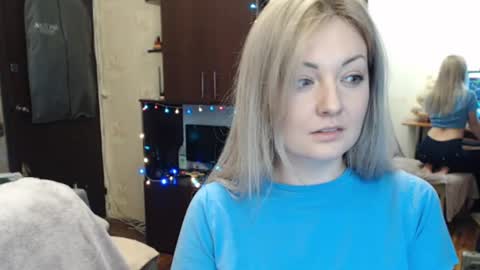 Snapshot of luckyshotgirl chatting on December 21, 6:44 pm LuckyShot online show from December 21, 6:44 pm