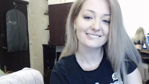 Snapshot of luckyshotgirl chatting on February 15, 10:55 am LuckyShot online show from February 15, 10:55 am