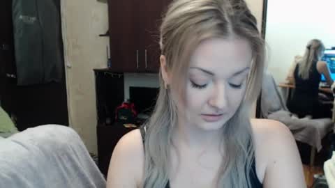 Snapshot of luckyshotgirl chatting on December 12, 2:55 pm LuckyShot online show from December 12, 2:55 pm