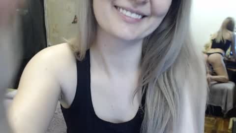 Snapshot of luckyshotgirl chatting on March 7, 7:49 pm LuckyShot online show from March 7, 7:49 pm