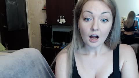 Snapshot of luckyshotgirl chatting on January 5, 2:41 pm LuckyShot online show from January 5, 2:41 pm