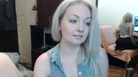 Snapshot of luckyshotgirl chatting on October 28, 2:51 pm LuckyShot online show from October 28, 2:51 pm