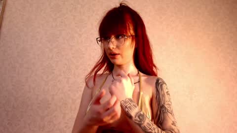 Snapshot of luckyymia chatting on December 28, 6:18 pm Mia online show from December 28, 6:18 pm