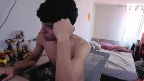 Lu Independent Model online show from March 6, 5:12 pm