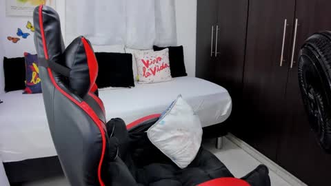 Snapshot of lucy007_ chatting on March 5, 9:59 pm luciana online show from March 5, 9:59 pm