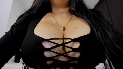 Snapshot of lucy007_ chatting on February 19, 7:37 pm luciana online show from February 19, 7:37 pm