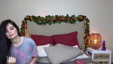 Snapshot of lucy1990xxx chatting on February 20, 9:09 pm Lucy online show from February 20, 9:09 pm