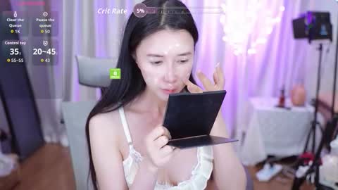 Lucy online show from November 13, 1:52 am