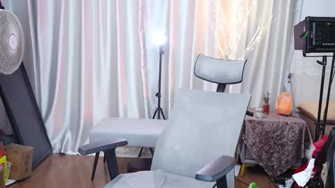 Lucy online show from December 21, 2:40 am