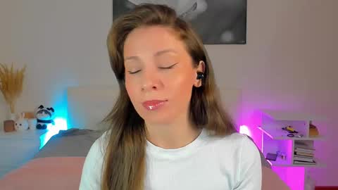 Snapshot of lucy__ray chatting on February 28, 12:32 am lucy__ray online show from February 28, 12:32 am
