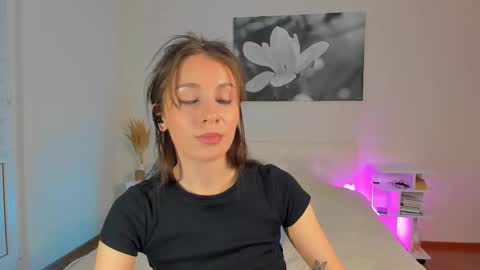 Snapshot of lucy__ray chatting on February 19, 9:47 pm lucy__ray online show from February 19, 9:47 pm