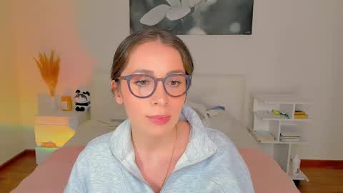 Snapshot of lucy__ray chatting on December 7, 5:26 pm lucy__ray online show from December 7, 5:26 pm