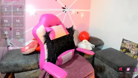 Snapshot of lucy_beatifull chatting on February 14, 9:24 am lucy_beatifull online show from February 14, 9:24 am