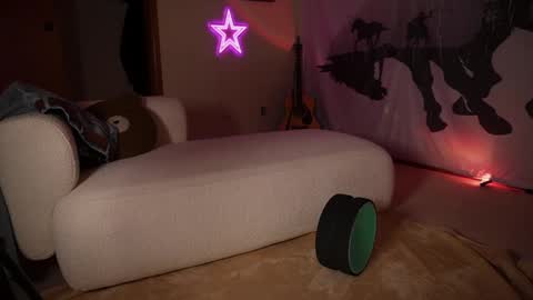 Snapshot of lucy_gooosey chatting on February 17, 2:42 am Lucy. online show from February 17, 2:42 am