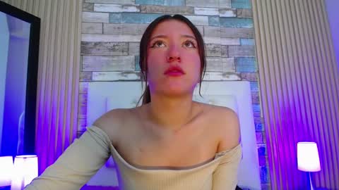 lucy_hs online show from January 25, 10:08 am