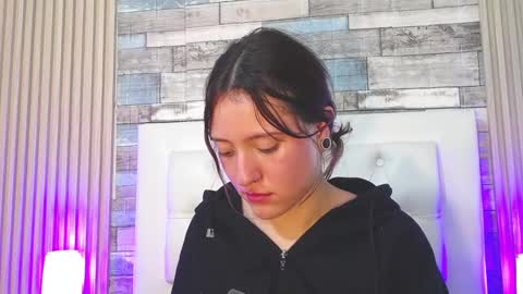 lucy_hs online show from February 19, 9:17 am
