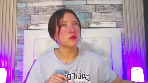 lucy_hs online show from February 19, 3:06 am