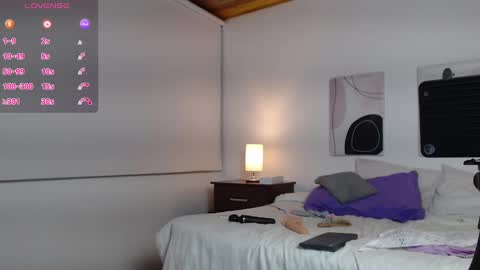 Snapshot of lucy_joi chatting on March 7, 5:40 am Luciana online show from March 7, 5:40 am