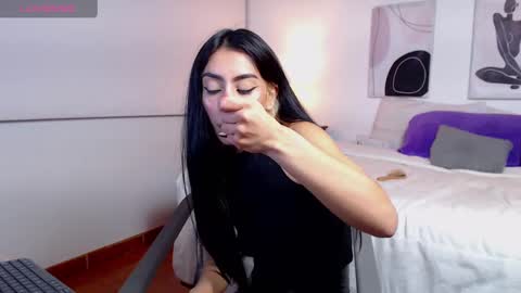 Snapshot of lucy_joi chatting on March 4, 12:50 am Luciana online show from March 4, 12:50 am