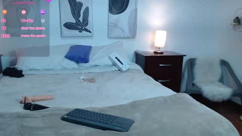 Snapshot of lucy_joi chatting on February 3, 4:35 am Luciana online show from February 3, 4:35 am