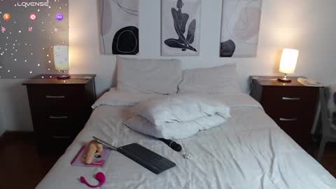 Snapshot of lucy_joi chatting on February 21, 6:07 am Luciana online show from February 21, 6:07 am