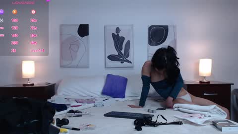 Snapshot of lucy_joi chatting on January 25, 6:23 am Luciana online show from January 25, 6:23 am